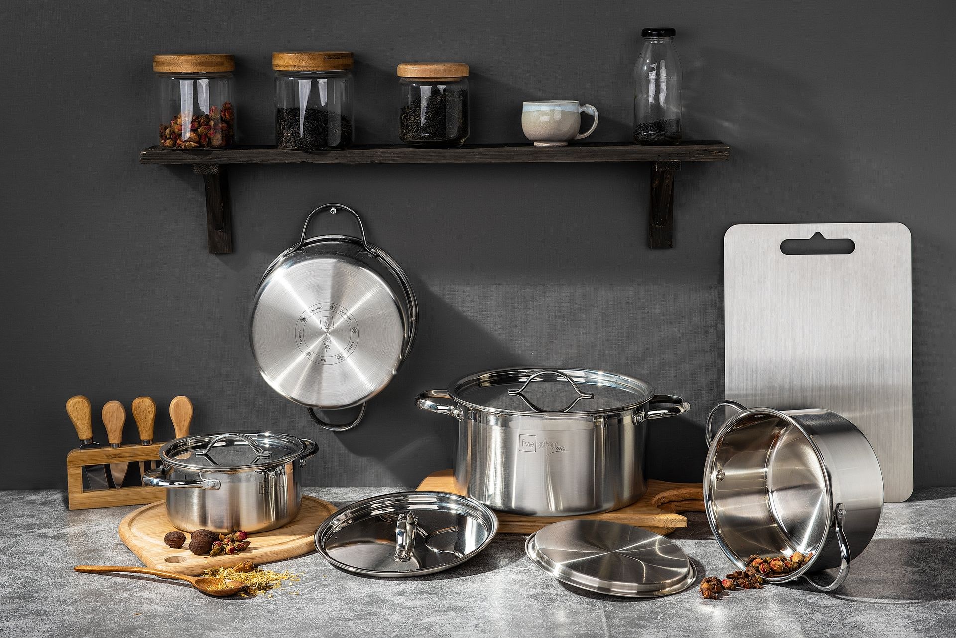 Tri-ply induction cookware base showing aluminum core construction