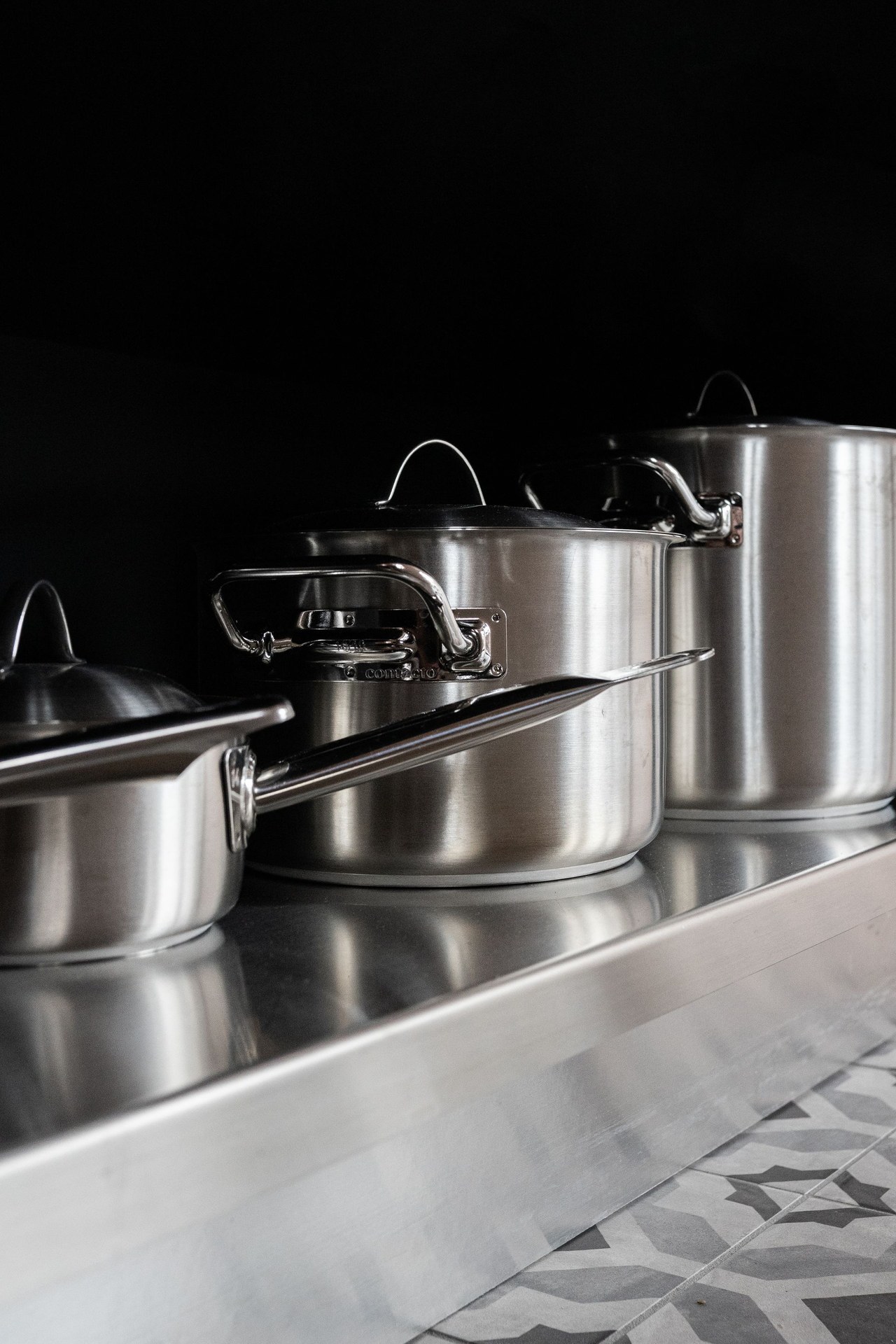 OEM private-label cookware set with custom branded packaging